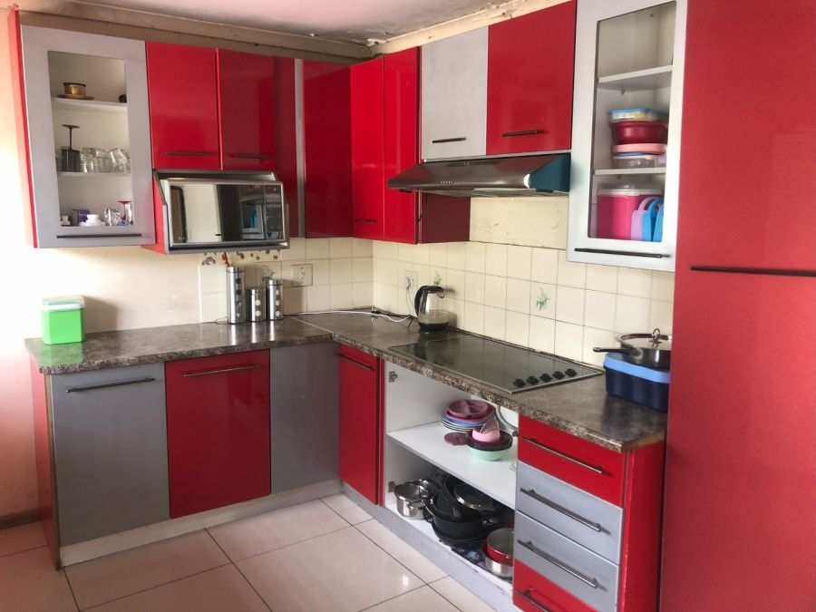 4 Bedroom Property for Sale in Molifi Tau Kloof Free State